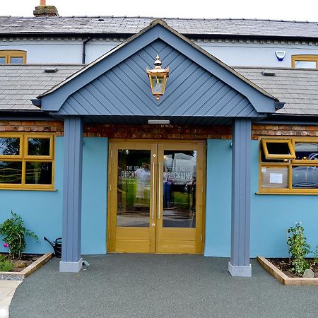 Bed and Breakfast The Ugly Duckling à Telford Extérieur photo